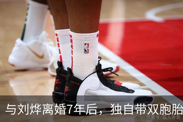 与刘烨离婚7年后，独自带双胞胎儿子生活的郝蕾，如今简直美极了